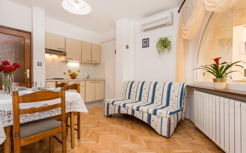Apartments Lucija Baška Eksteriør billede